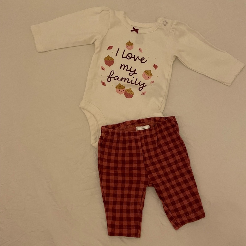 Carter’s NB 2 piece Outfit - wore once